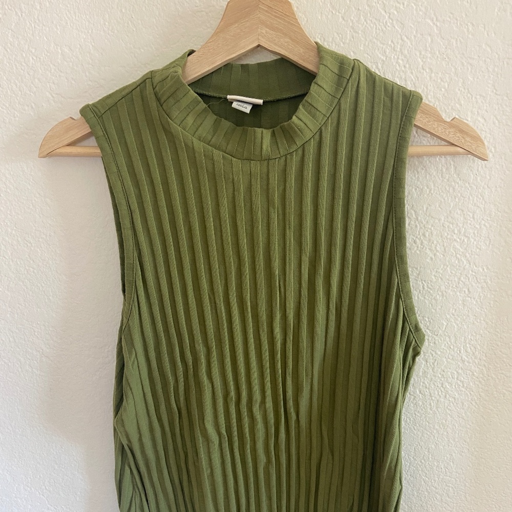 Chartreuse green-ribbed tank